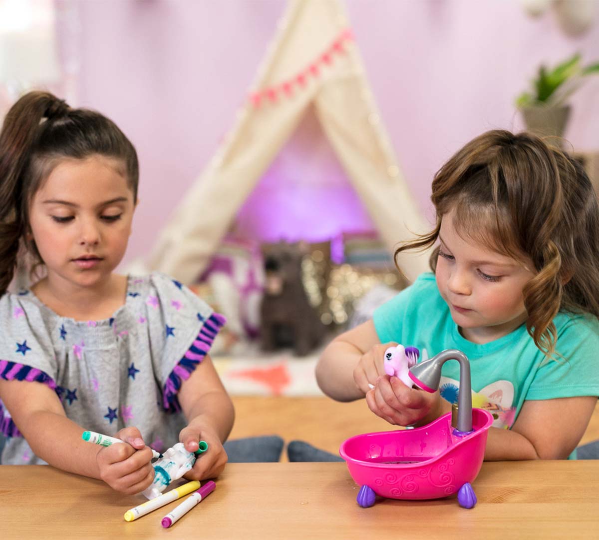 kids playing with Scribble Scrubbies Dog and Cat