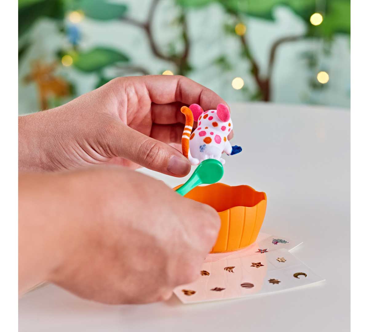 Scribble Scrubbie Safari Treehouse Playset pet being washed in tub.
